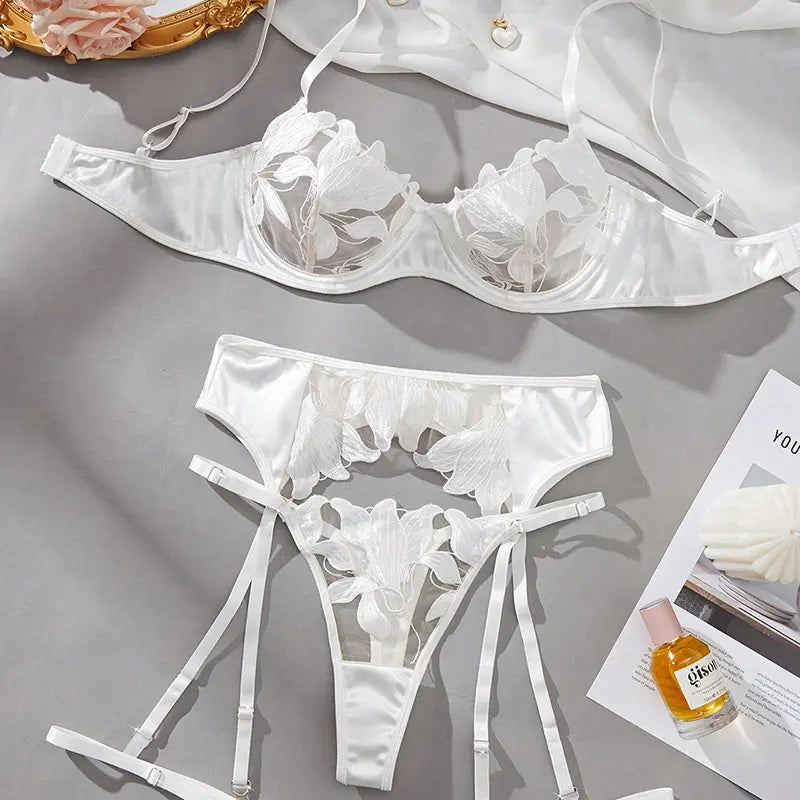 💫Sexy 3-Piece Floral Lace Lingerie Set - Underwire Bra & Garter Belt